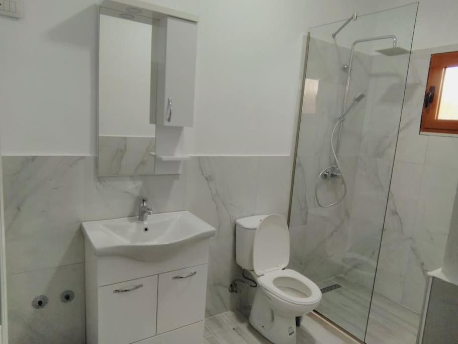 Villa Besnik, rooms for rent Vlorë Eksteriør billede