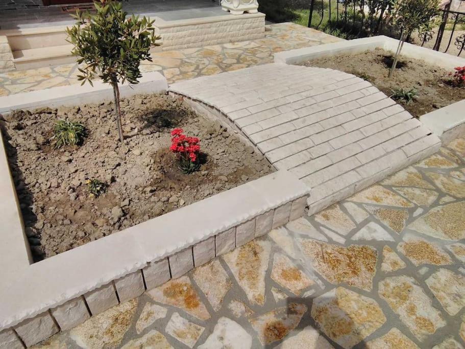 Villa Besnik, rooms for rent Vlorë Eksteriør billede