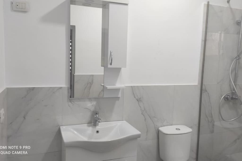 Villa Besnik, rooms for rent Vlorë Eksteriør billede