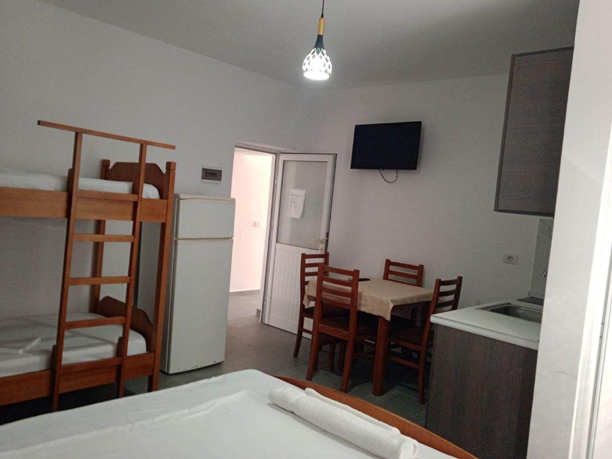 Villa Besnik, rooms for rent Vlorë Eksteriør billede