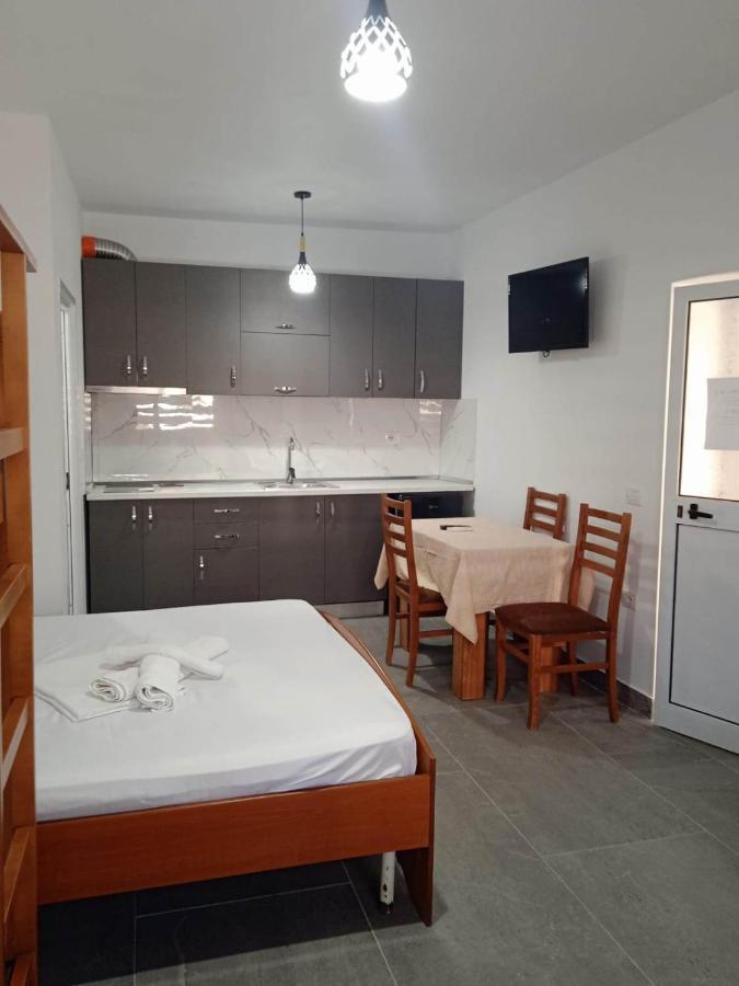 Villa Besnik, rooms for rent Vlorë Eksteriør billede